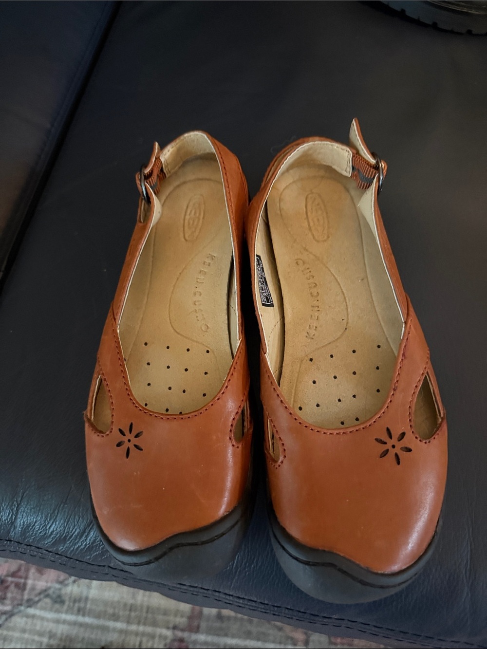 New Keen Women’s Brown Leather Mary Jane Shoes with Floral Cutouts slip ons Sz 7
